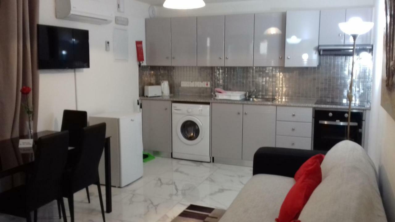 לרנקה Must Stay - Evripidou Holiday Flats מראה חיצוני תמונה